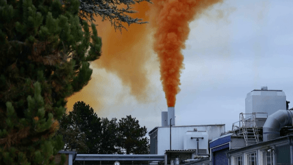 Токсичный дым возник в Германии из-за аварии на заводе