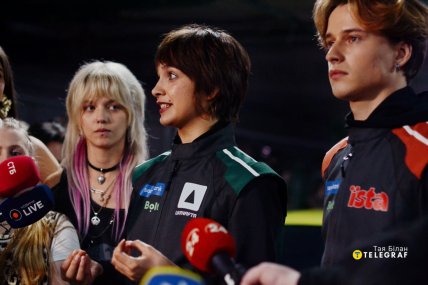 Фото актеры Иван Довженко, Эдуард Паляков и Йоля на съемочной площадке «На драйве»