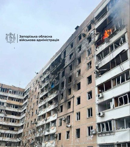 Дом в Запорожье, который РФ атаковала КАБом 17.12.2025