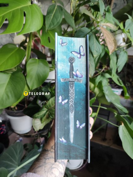 Книга Ртуть Келлі Гарт кольоровий зріз