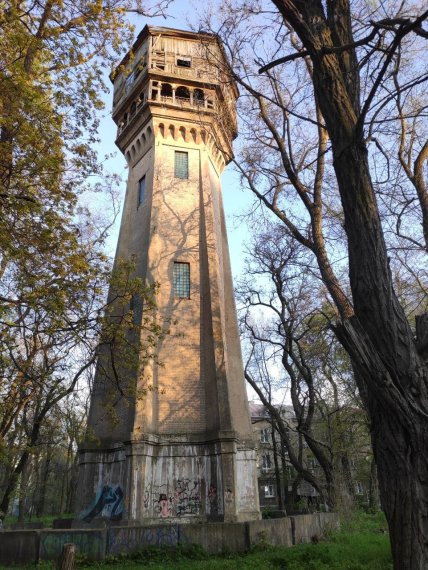 Дніпро водонапірна вежа на території ДІІТу