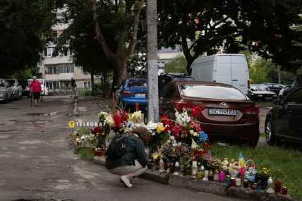 До місця вбивства приходять вшанувати пам'ять