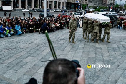 Попрощатись із захисницею прийшло багато людей