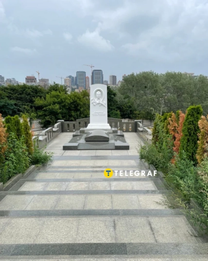 Був скромний хрест, а тепер розкішний пам'ятник: як виглядає зараз могила Кравчука (фото)