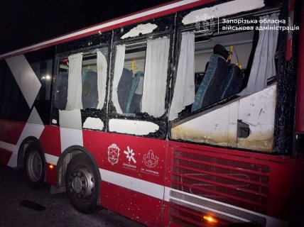 Автобус після удару росіян у Запоріжжі