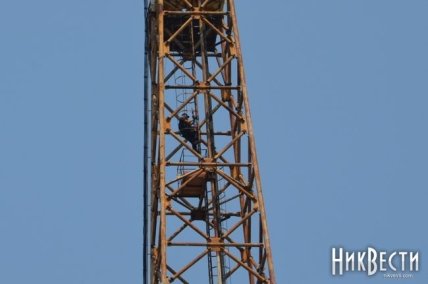 В Николаеве заминировали телебашню и повесили флаг "Новороссии"