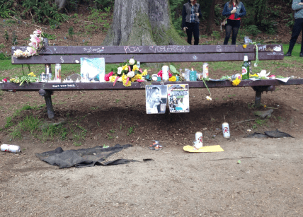 Скамейка памяти Курта Кобейна