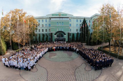 Многотысячный коллектив Международного университета