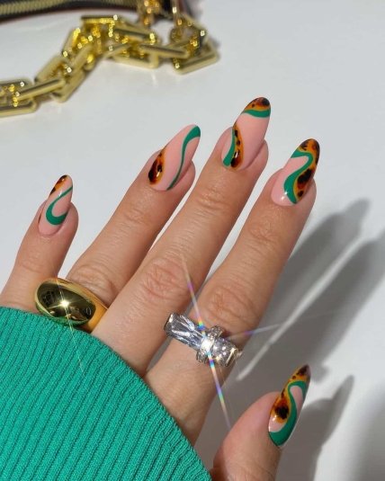 Маникюр с анималистическим принтом