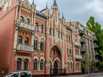 Здание №19 на улице Шелковичной в Киеве