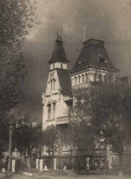 "Дом с лягушками", архивное фото