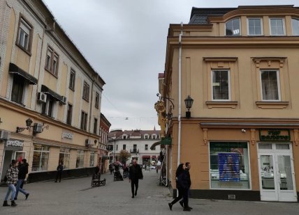 Ужгород вулиці Корзо та Волошина - фото