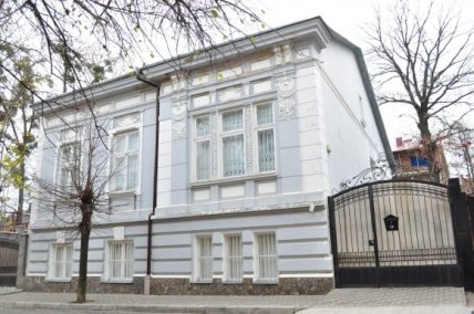 Міла Куніс де жила у Чернівцях