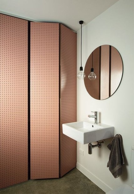 Перфорированные панели в интерьере: 10 стильных и практичных идей - изображение №8