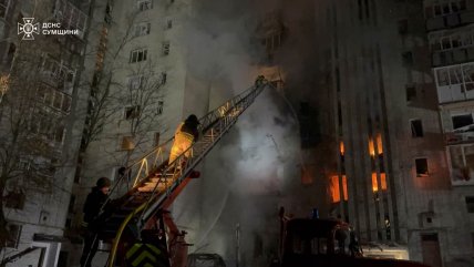 Багатоповерхівка у Охтирці, яку Росія атакувала дронами 8.12.2025