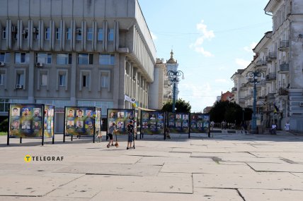 Аллея памяти погибших военных на площади Независимости в Сумах 2025