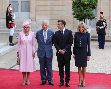 Король Чарльз III, королева Камілла, Бріжит та Еммануель Макрон