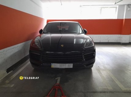 Елітних машин у паркінгу зараз не так вже і багато