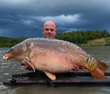 Віктор Вацко зловив величезного коропа