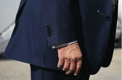 Рука Дональда Трампа