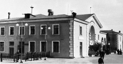 Вокзал в Покровске - старое фото