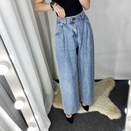 Об’ємні джинси із защипами