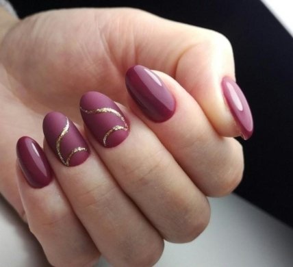 Манікюр для жінок за 50 — фіолетовий