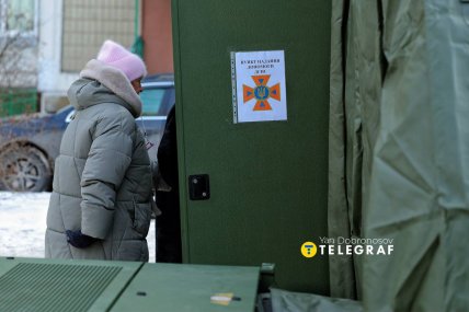Вхід в один з пунктів обігріву в Києві