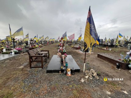 Могила військового на Краснопільському кладовищі