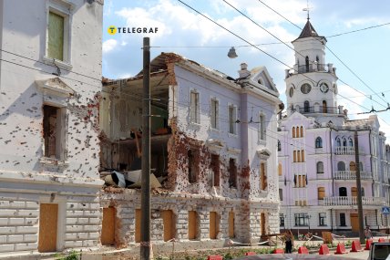 Уничтоженные здания в центре Сум август 2025