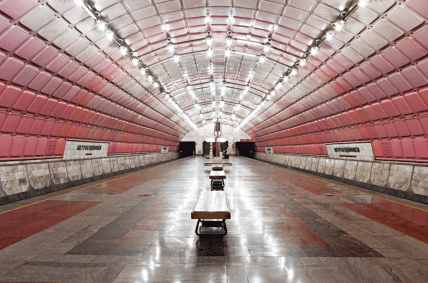 Станция метро "Метростроителей" в Днепре