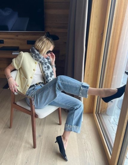 дівчина твідовий піджак