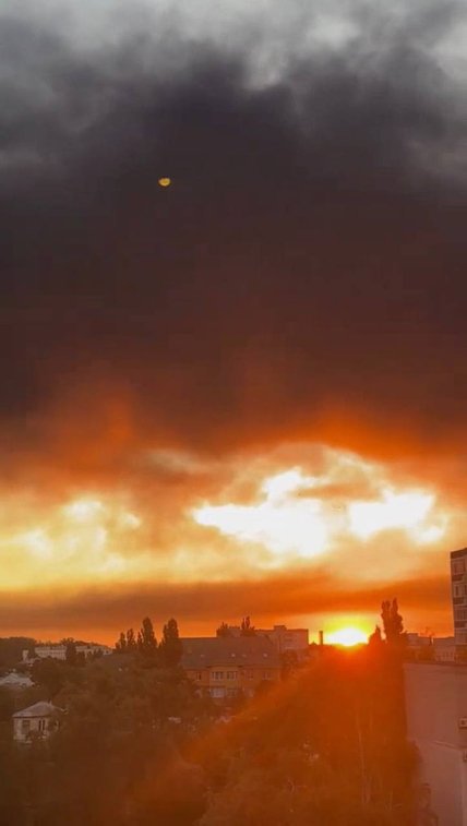 Пожежі у Кременчуці через російську атаку