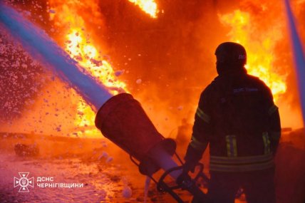 Пожежа після російського удару по Чернігову