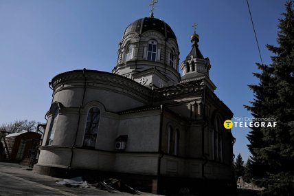 Росіяни навмисно цілять в храм у Дружківці