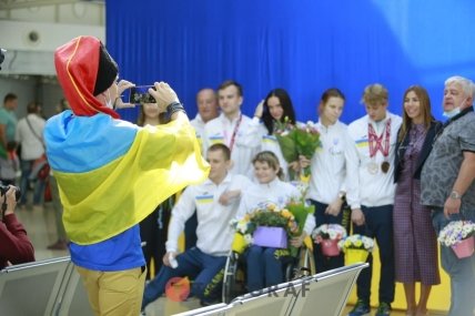 Украинских паралимпийцев встретили в аэропорту Борисполь