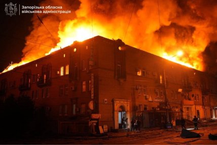 Вибухи у Запоріжжі - куди прилетіло, після атаки спалахнула пожежа