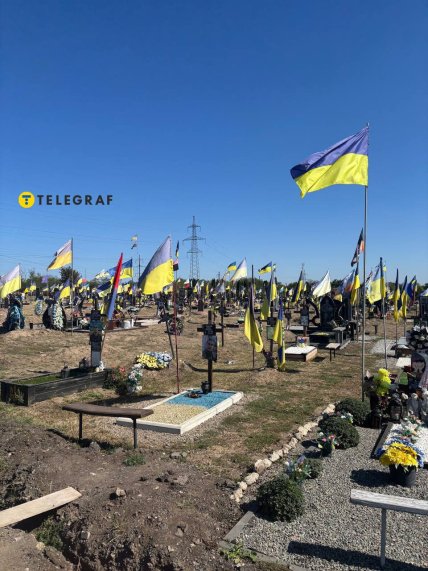 Краснопольское кладбище в Днепре, где хоронят защитников