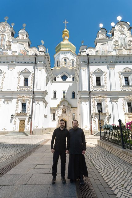 Зеленський відвідав Києво-Печерську Лавру після обстрілу