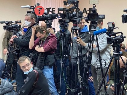 Журналісти чекають судді /Юлія Забєліна, "Телеграф"