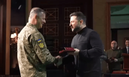 Владимир Зеленский наградил орденом Олега Ляшко