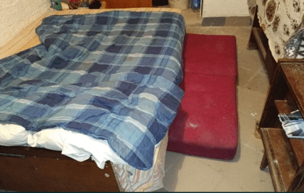 Кровать в доме на аренду в Одессе