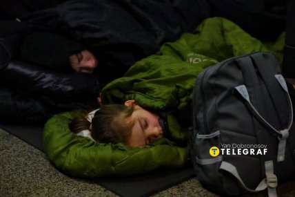 Киевляне прячутся в метро от российских обстрелов 24.01.2026