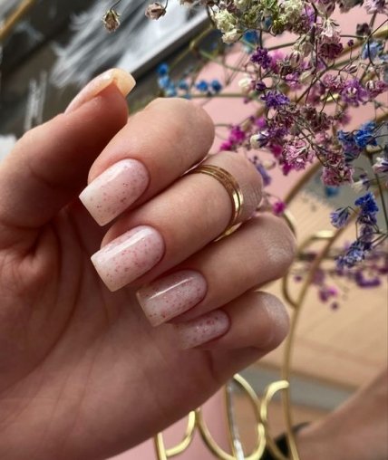 Трендовый маникюр с поталью