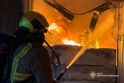 Пожар после удара РФ по Днепру 6.12.2025