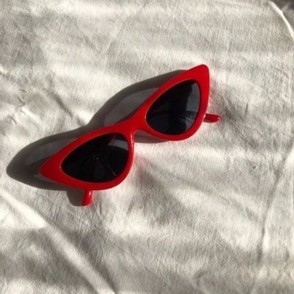 Червоні окуляри