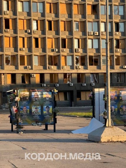 Росія скинула 5 КАБ на Суми 17.07.2026, пошкоджено фото героїв на Алеї Слави