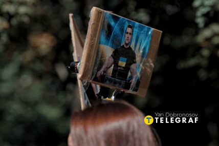 Плакат с Михаилом Федоровым на митинге в его поддержу 19 августа