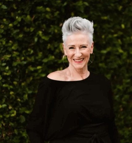 Стрижки для женщин за 60 - ультракороткие