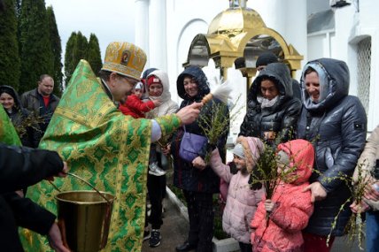 Освящение вербы в храме святой Покровы в Нежине (ПЦУ), 2022 год